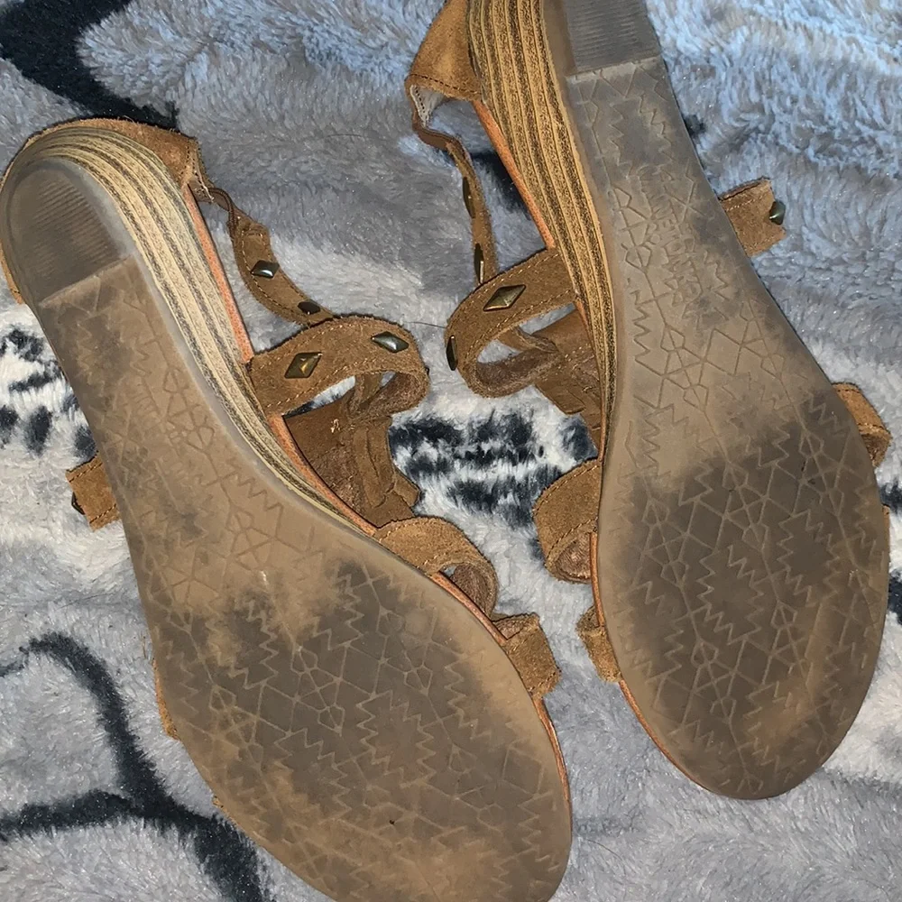 Minnetonka Merriam Suede Leather Fringe Wedge Sandals — 8